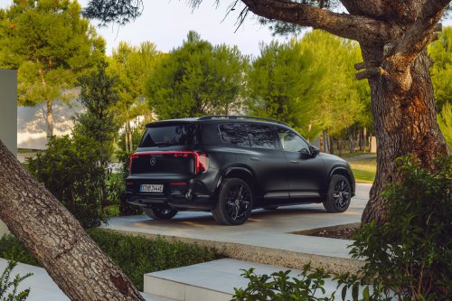 2026 Mercedes-Benz GLB – 7-seat EV SUV, up to 631 km, 320 kW DC charging, 400V optional, hybrid later