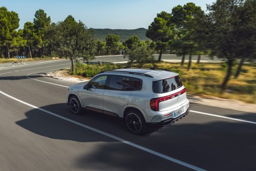 2026 Mercedes-Benz GLB – 7-seat EV SUV, up to 631 km, 320 kW DC charging, 400V optional, hybrid later