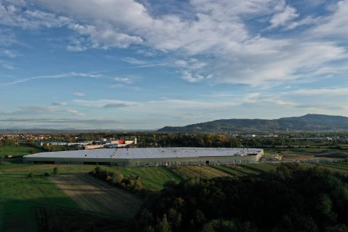 2027 BMW i7 facelift gets Rimac batteries for more range, faster charging – reveal in Beijing April 22