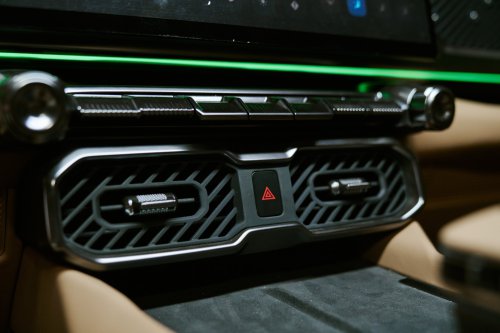 Chery KP31 – interior of diesel PHEV pick-up revealed