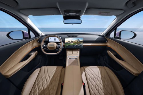 Chery Tiggo 7L in China – rebadged Omoda C7, sliding 15.6-inch touchscreen, 197 PS 1.6L turbo 4-cylinder