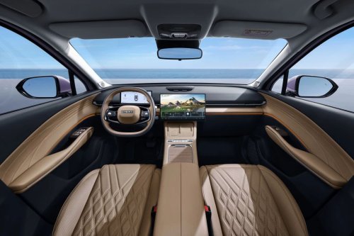 Chery, Omoda, Chery Tiggo 7L in China – rebadged Omoda C7, sliding 15.6-inch touchscreen, 197 PS 1.6L turbo 4-cylinder