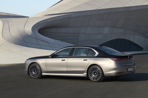 2026 BMW 7 Series facelift – G70 LCI gets Panoramic iDrive, i7 with up to 708 km WLTP range, 250 kW DCFC