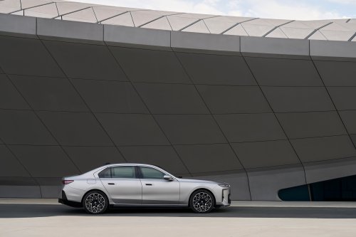 2026 BMW 7 Series facelift – G70 LCI gets Panoramic iDrive, i7 with up to 708 km WLTP range, 250 kW DCFC
