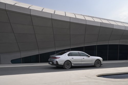 2026 BMW 7 Series facelift – G70 LCI gets Panoramic iDrive, i7 with up to 708 km WLTP range, 250 kW DCFC