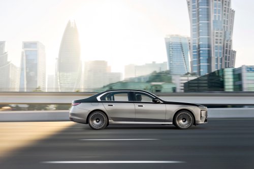 2026 BMW 7 Series facelift – G70 LCI gets Panoramic iDrive, i7 with up to 708 km WLTP range, 250 kW DCFC