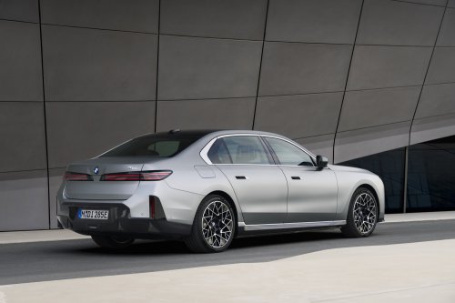 2026 BMW 7 Series facelift – G70 LCI gets Panoramic iDrive, i7 with up to 708 km WLTP range, 250 kW DCFC