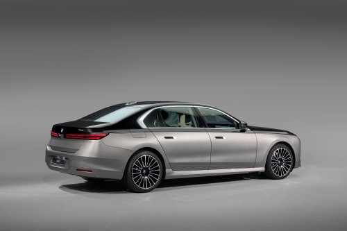 2026 BMW 7 Series facelift – G70 LCI gets Panoramic iDrive, i7 with up to 708 km WLTP range, 250 kW DCFC