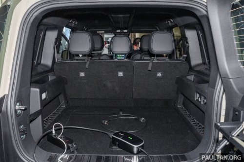 iCaur V27 shown in RHD – boxy REEV SUV with up to 455 PS, 210 km CLTC EV range coming to Malaysia