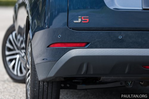 Jaecoo J5 in Malaysia – B-segment SUV with Level 2 ADAS, TÜV-certified pet-friendly upholstery; RM108k