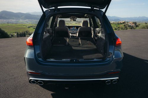 2026 Mercedes-Benz GLE, GLS facelifts – full-width Superscreen, 4.0L flat-plane V8; 585 PS AMG PHEV