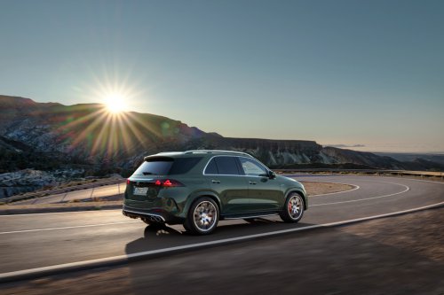 2026 Mercedes-Benz GLE, GLS facelifts – full-width Superscreen, 4.0L flat-plane V8; 585 PS AMG PHEV