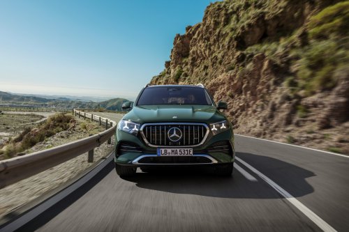 2026 Mercedes-Benz GLE, GLS facelifts – full-width Superscreen, 4.0L flat-plane V8; 585 PS AMG PHEV