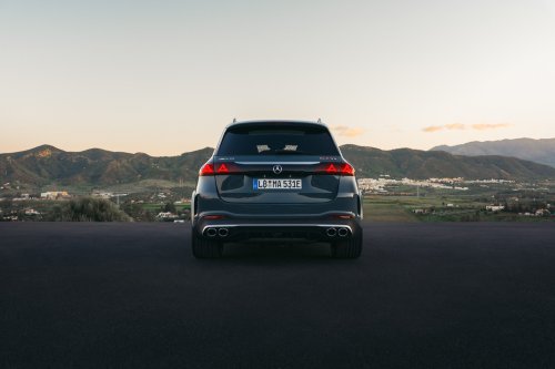 2026 Mercedes-Benz GLE, GLS facelifts – full-width Superscreen, 4.0L flat-plane V8; 585 PS AMG PHEV