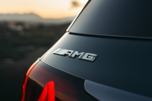 2026 Mercedes-Benz GLE, GLS facelifts – full-width Superscreen, 4.0L flat-plane V8; 585 PS AMG PHEV