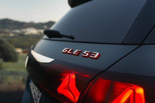 2026 Mercedes-Benz GLE, GLS facelifts – full-width Superscreen, 4.0L flat-plane V8; 585 PS AMG PHEV