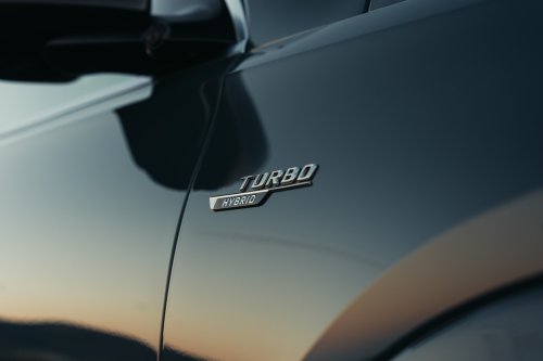 2026 Mercedes-Benz GLE, GLS facelifts – full-width Superscreen, 4.0L flat-plane V8; 585 PS AMG PHEV