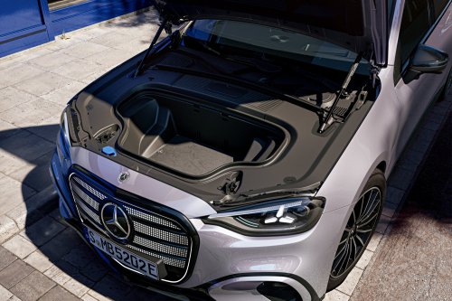 2026 Mercedes-Benz C-Class EV debuts – W520-gen with 800V tech, 330 kW DC, up to 800 km range WLTP