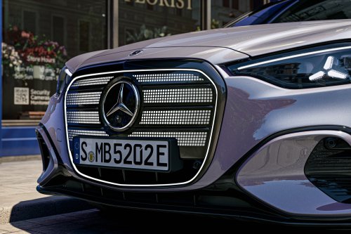 2026 Mercedes-Benz C-Class EV debuts – W520-gen with 800V tech, 330 kW DC, up to 800 km range WLTP
