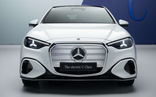 2026 Mercedes-Benz C-Class EV debuts – W520-gen with 800V tech, 330 kW DC, up to 800 km range WLTP
