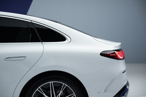 2026 Mercedes-Benz C-Class EV debuts – W520-gen with 800V tech, 330 kW DC, up to 800 km range WLTP