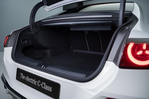 2026 Mercedes-Benz C-Class EV debuts – W520-gen with 800V tech, 330 kW DC, up to 800 km range WLTP