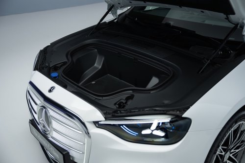 2026 Mercedes-Benz C-Class EV debuts – W520-gen with 800V tech, 330 kW DC, up to 800 km range WLTP