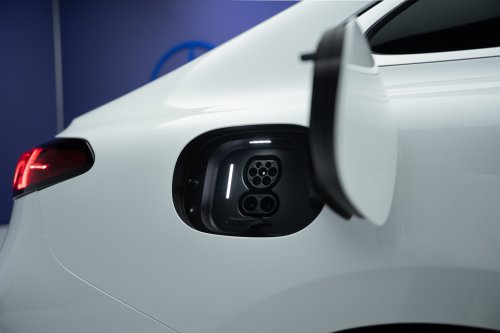 2026 Mercedes-Benz C-Class EV debuts – W520-gen with 800V tech, 330 kW DC, up to 800 km range WLTP