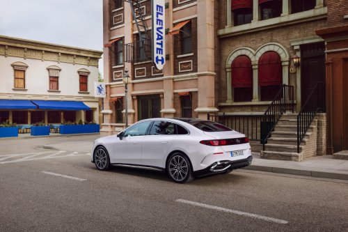 2026 Mercedes-Benz C-Class EV debuts – W520-gen with 800V tech, 330 kW DC, up to 800 km range WLTP