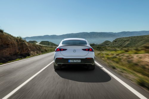 2026 Mercedes-Benz GLE, GLS facelifts – full-width Superscreen, 4.0L flat-plane V8; 585 PS AMG PHEV