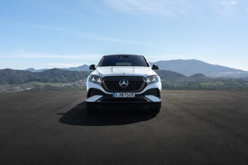 2026 Mercedes-Benz GLE, GLS facelifts – full-width Superscreen, 4.0L flat-plane V8; 585 PS AMG PHEV