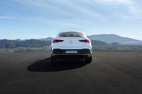 2026 Mercedes-Benz GLE, GLS facelifts – full-width Superscreen, 4.0L flat-plane V8; 585 PS AMG PHEV