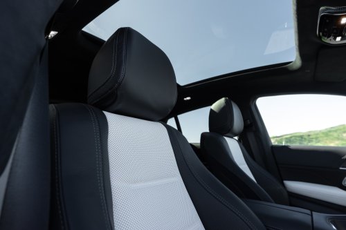 2026 Mercedes-Benz GLE, GLS facelifts – full-width Superscreen, 4.0L flat-plane V8; 585 PS AMG PHEV