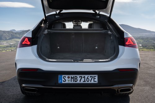 2026 Mercedes-Benz GLE, GLS facelifts – full-width Superscreen, 4.0L flat-plane V8; 585 PS AMG PHEV