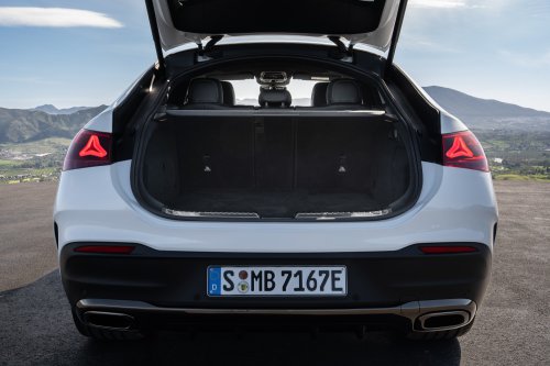 2026 Mercedes-Benz GLE, GLS facelifts – full-width Superscreen, 4.0L flat-plane V8; 585 PS AMG PHEV