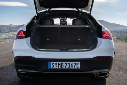 2026 Mercedes-Benz GLE, GLS facelifts – full-width Superscreen, 4.0L flat-plane V8; 585 PS AMG PHEV