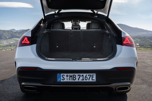 2026 Mercedes-Benz GLE, GLS facelifts – full-width Superscreen, 4.0L flat-plane V8; 585 PS AMG PHEV