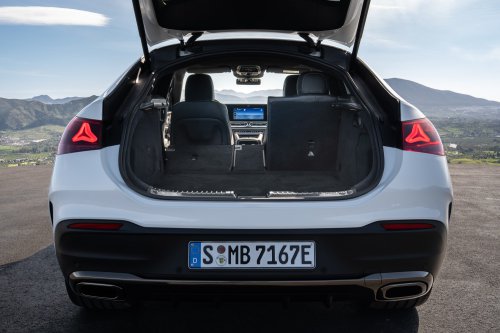 2026 Mercedes-Benz GLE, GLS facelifts – full-width Superscreen, 4.0L flat-plane V8; 585 PS AMG PHEV