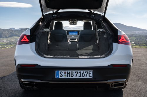 2026 Mercedes-Benz GLE, GLS facelifts – full-width Superscreen, 4.0L flat-plane V8; 585 PS AMG PHEV