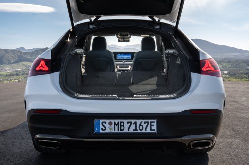 2026 Mercedes-Benz GLE, GLS facelifts – full-width Superscreen, 4.0L flat-plane V8; 585 PS AMG PHEV