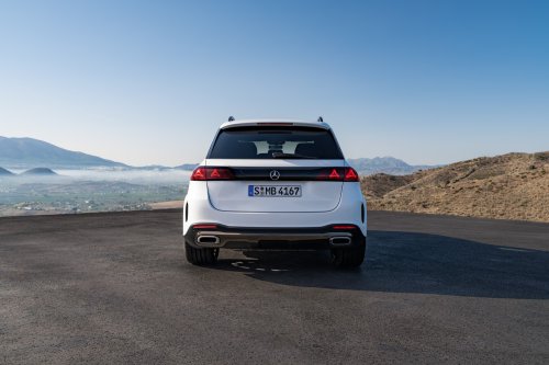 2026 Mercedes-Benz GLE, GLS facelifts – full-width Superscreen, 4.0L flat-plane V8; 585 PS AMG PHEV