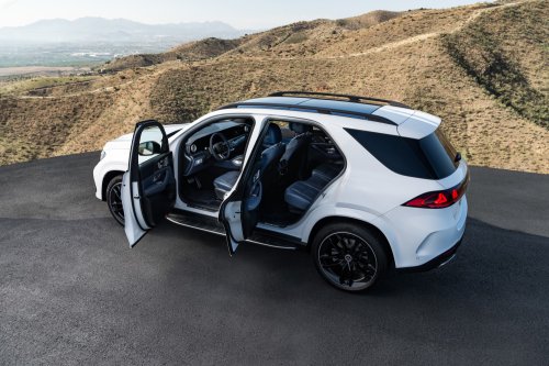 2026 Mercedes-Benz GLE, GLS facelifts – full-width Superscreen, 4.0L flat-plane V8; 585 PS AMG PHEV