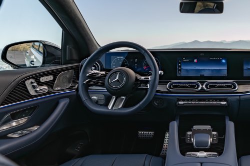 2026 Mercedes-Benz GLE, GLS facelifts – full-width Superscreen, 4.0L flat-plane V8; 585 PS AMG PHEV