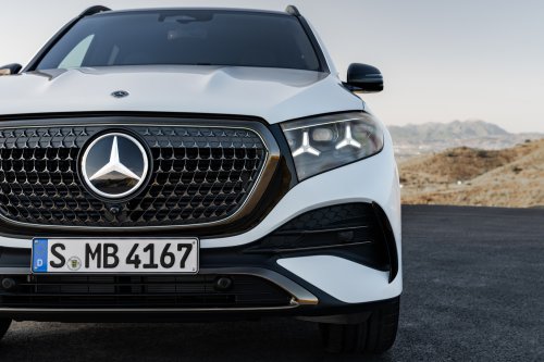 2026 Mercedes-Benz GLE, GLS facelifts – full-width Superscreen, 4.0L flat-plane V8; 585 PS AMG PHEV