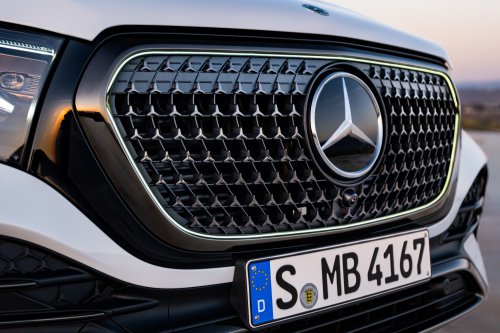 2026 Mercedes-Benz GLE, GLS facelifts – full-width Superscreen, 4.0L flat-plane V8; 585 PS AMG PHEV