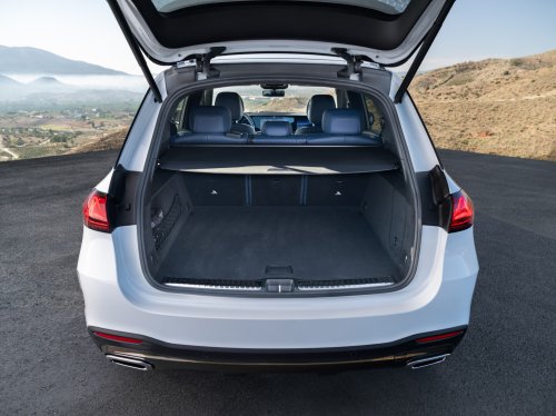 2026 Mercedes-Benz GLE, GLS facelifts – full-width Superscreen, 4.0L flat-plane V8; 585 PS AMG PHEV