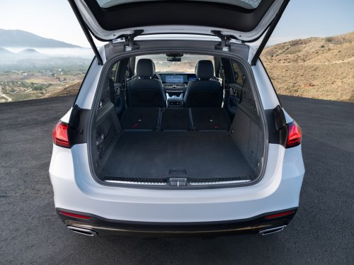 2026 Mercedes-Benz GLE, GLS facelifts – full-width Superscreen, 4.0L flat-plane V8; 585 PS AMG PHEV