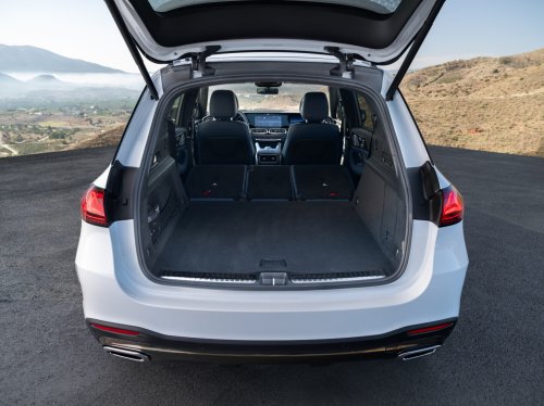 2026 Mercedes-Benz GLE, GLS facelifts – full-width Superscreen, 4.0L flat-plane V8; 585 PS AMG PHEV