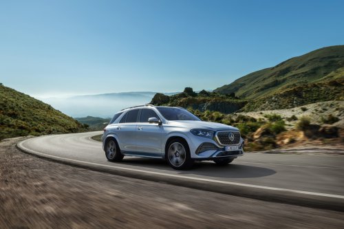 2026 Mercedes-Benz GLE, GLS facelifts – full-width Superscreen, 4.0L flat-plane V8; 585 PS AMG PHEV
