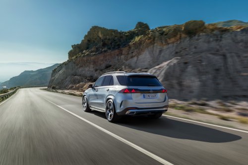 2026 Mercedes-Benz GLE, GLS facelifts – full-width Superscreen, 4.0L flat-plane V8; 585 PS AMG PHEV